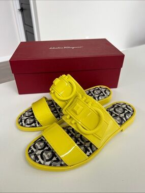 Salvatore Ferragamo taryn g canary yellow open toe flat sandals big logo 9C